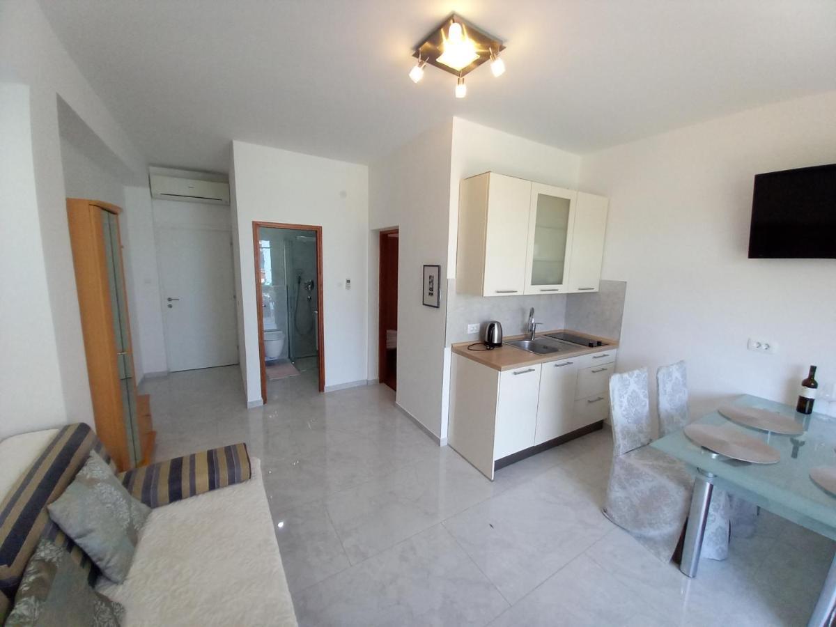 Apartments Irena Башка Екстер'єр фото